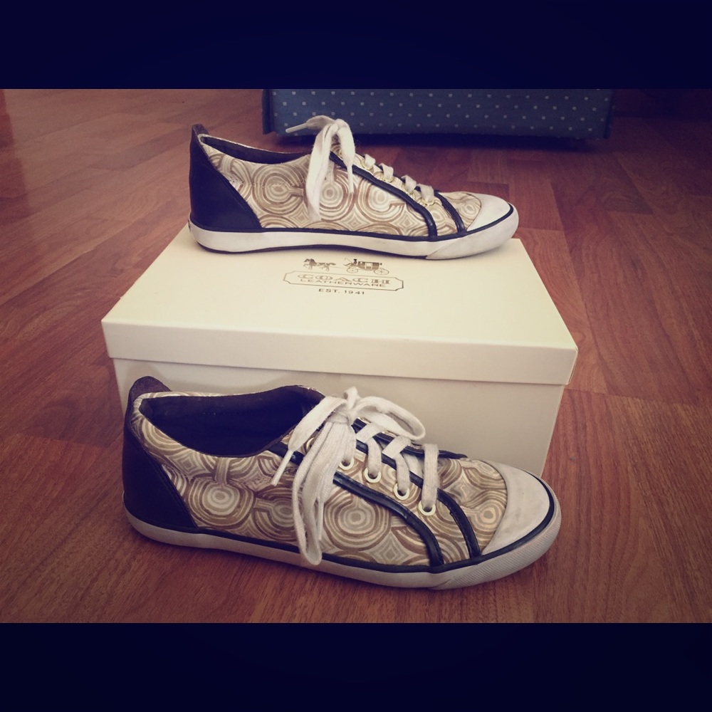 Chestnut Coach Barrett Art Swirl Shoes